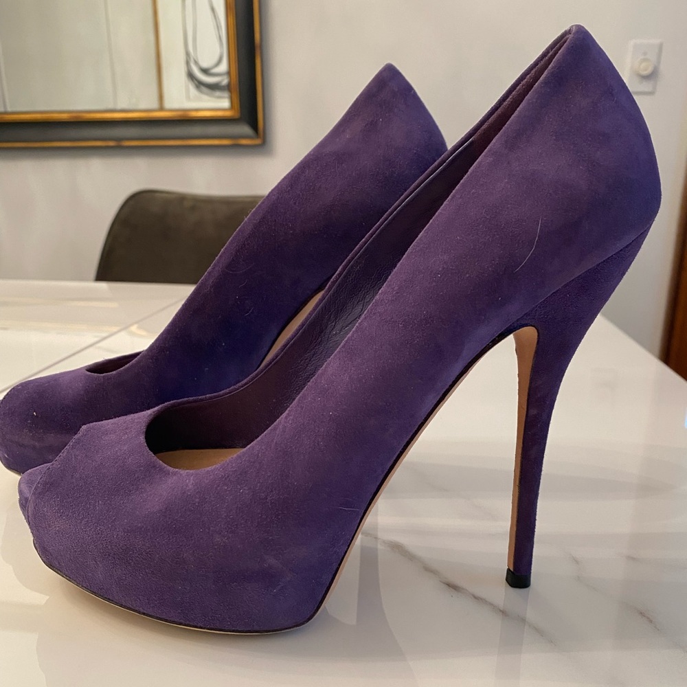 Gucci peep toe pump
